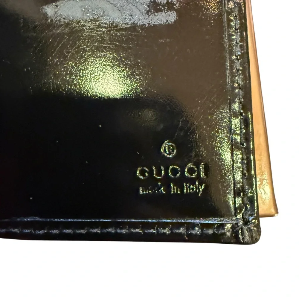 Gucci Men’s Black Leather Bi Fold Wallet Silver tone G Logo